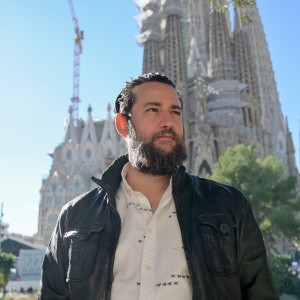 Manolo Mantero standing in front of a large cathedral