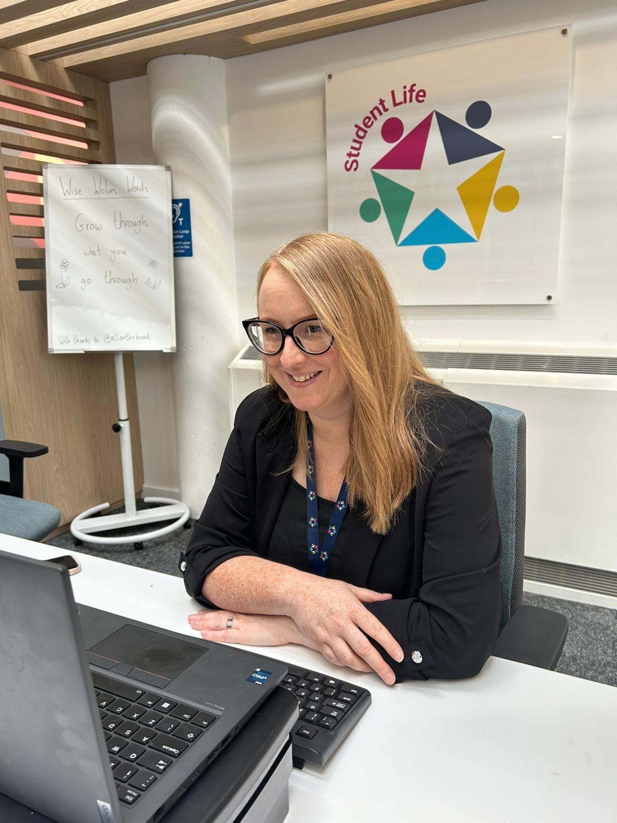Jen adviser on desk